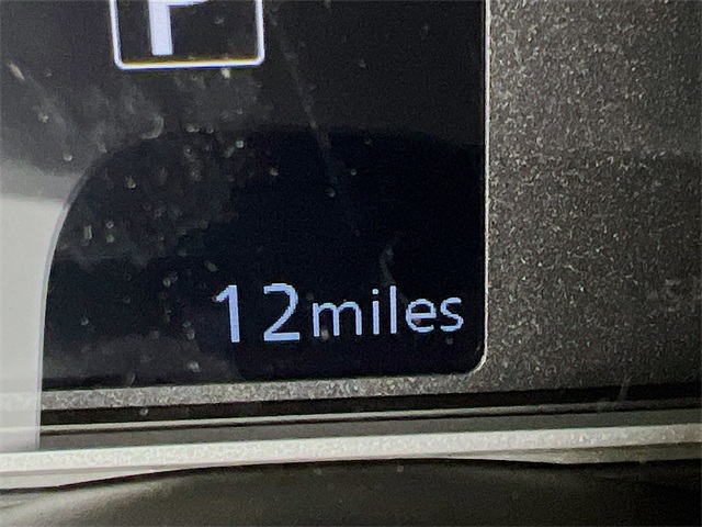 Vehicle image 19 of 32