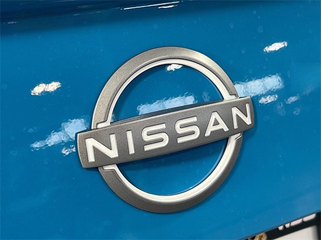Vehicle image 30 of 32