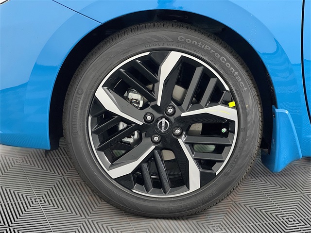 Vehicle image 9 of 32