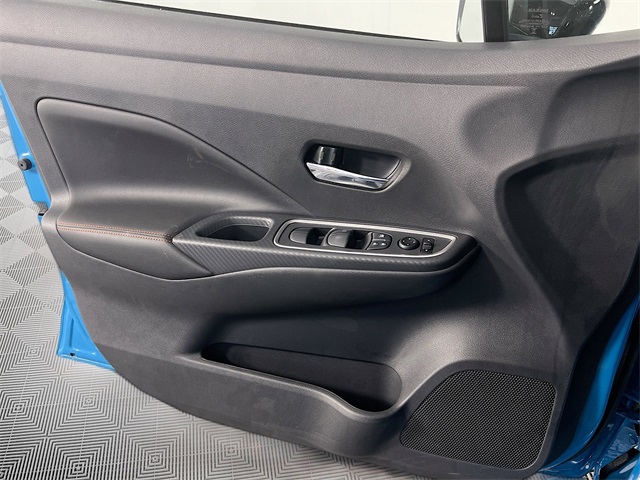Vehicle image 24 of 32