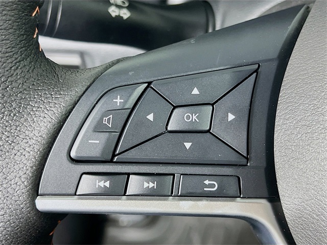 Vehicle image 26 of 32