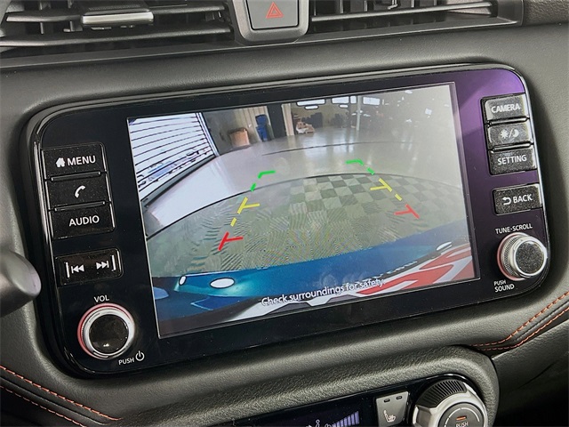 Vehicle image 21 of 32