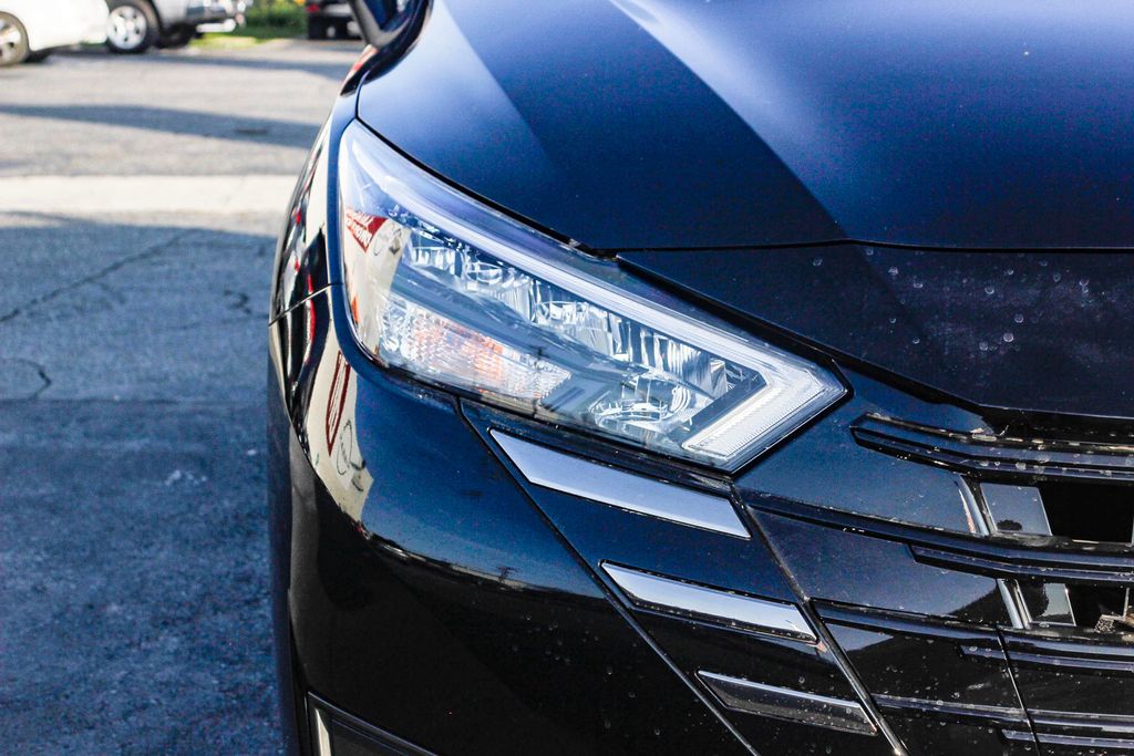 2025 Nissan Versa SR Image 24 of 27