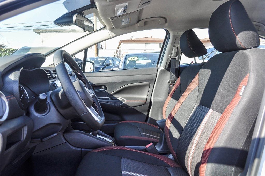 2025 Nissan Versa SR Image 13 of 27