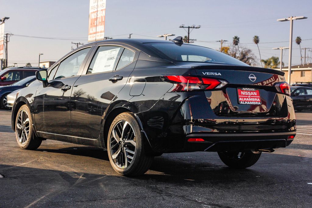 2025 Nissan Versa SR Image 6 of 27