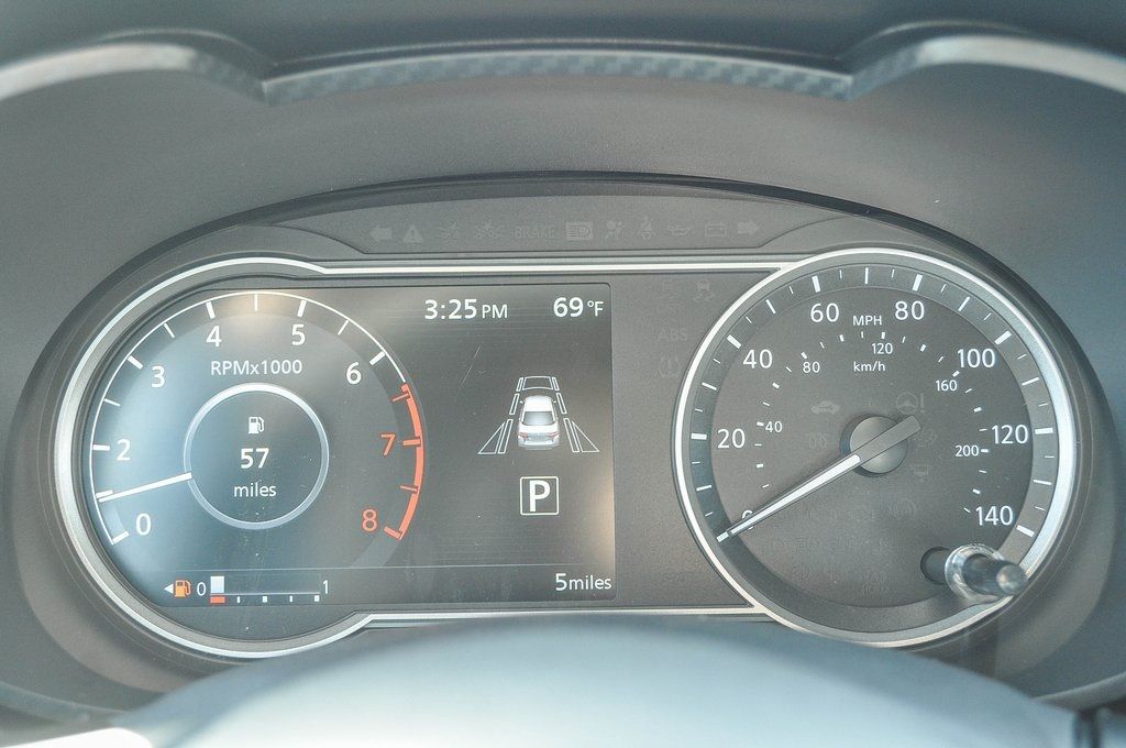 2025 Nissan Versa SR Image 16 of 27