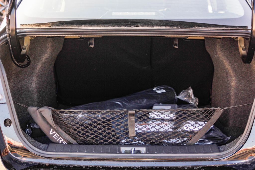 2025 Nissan Versa SR Image 10 of 27