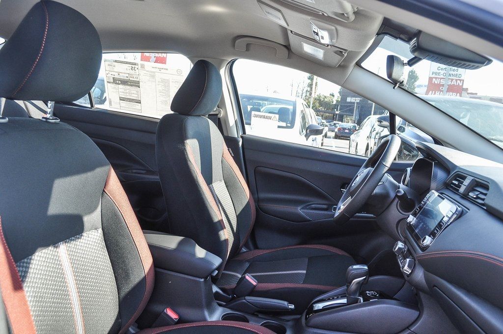 2025 Nissan Versa SR Image 12 of 27