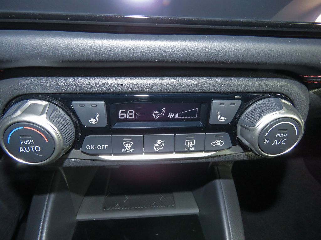 2025 Nissan Versa SR Image 28 of 29