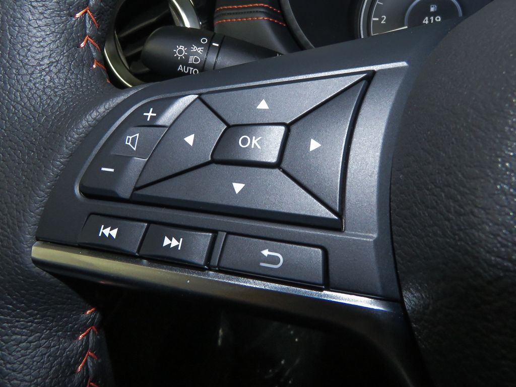 2025 Nissan Versa SR Image 23 of 29