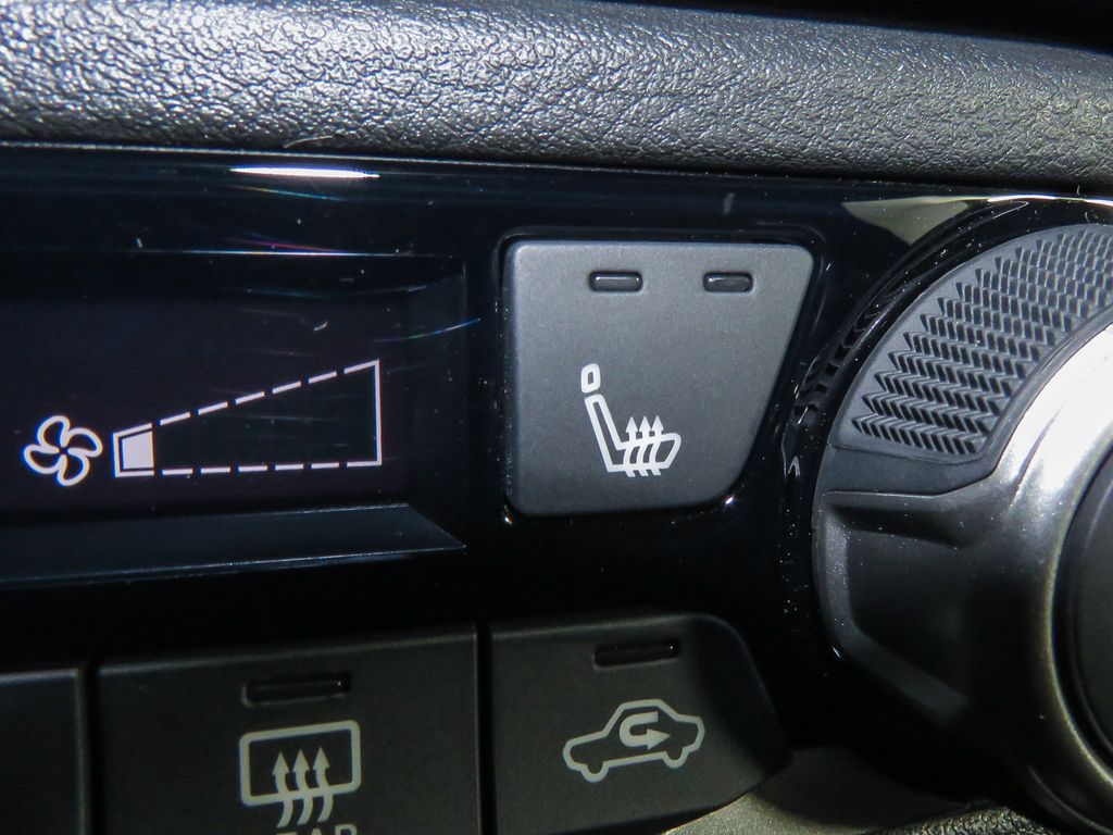 2025 Nissan Versa SR Image 19 of 29