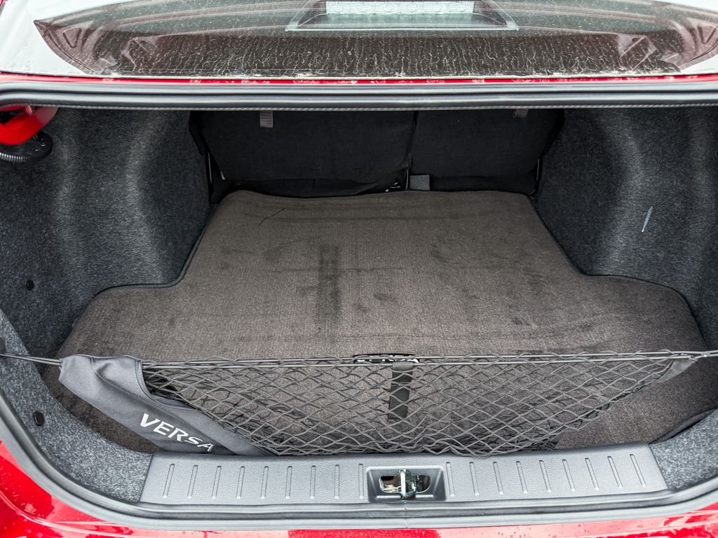 2025 Nissan Versa SR Image 8 of 29