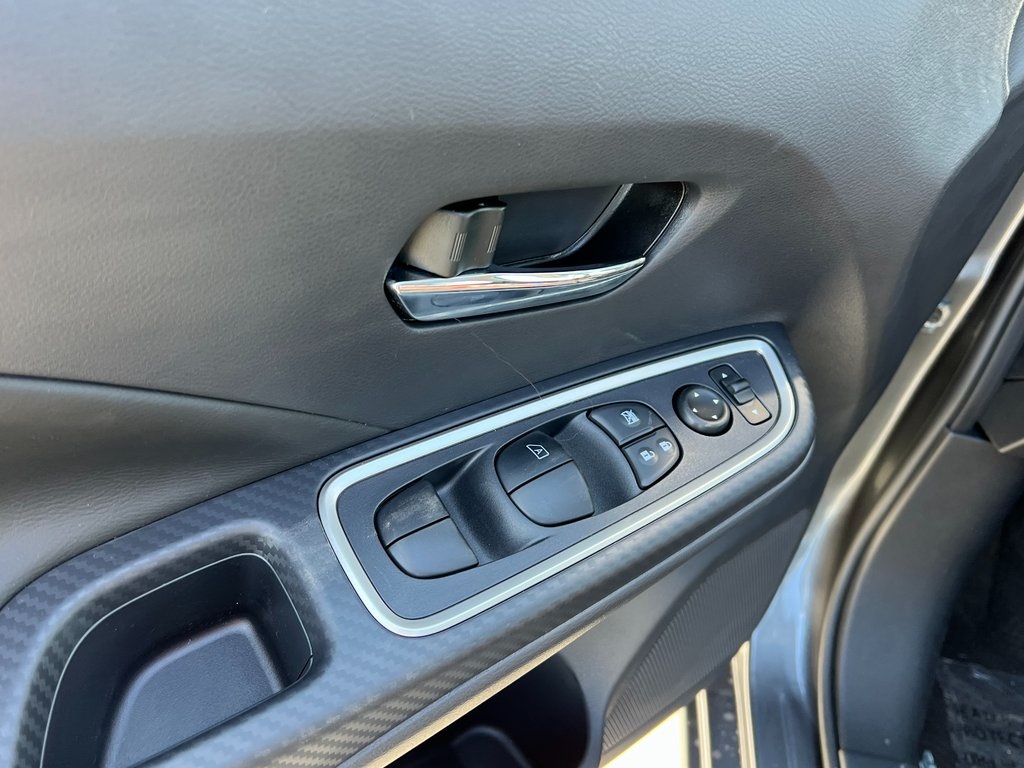 Vehicle image 13 of 22