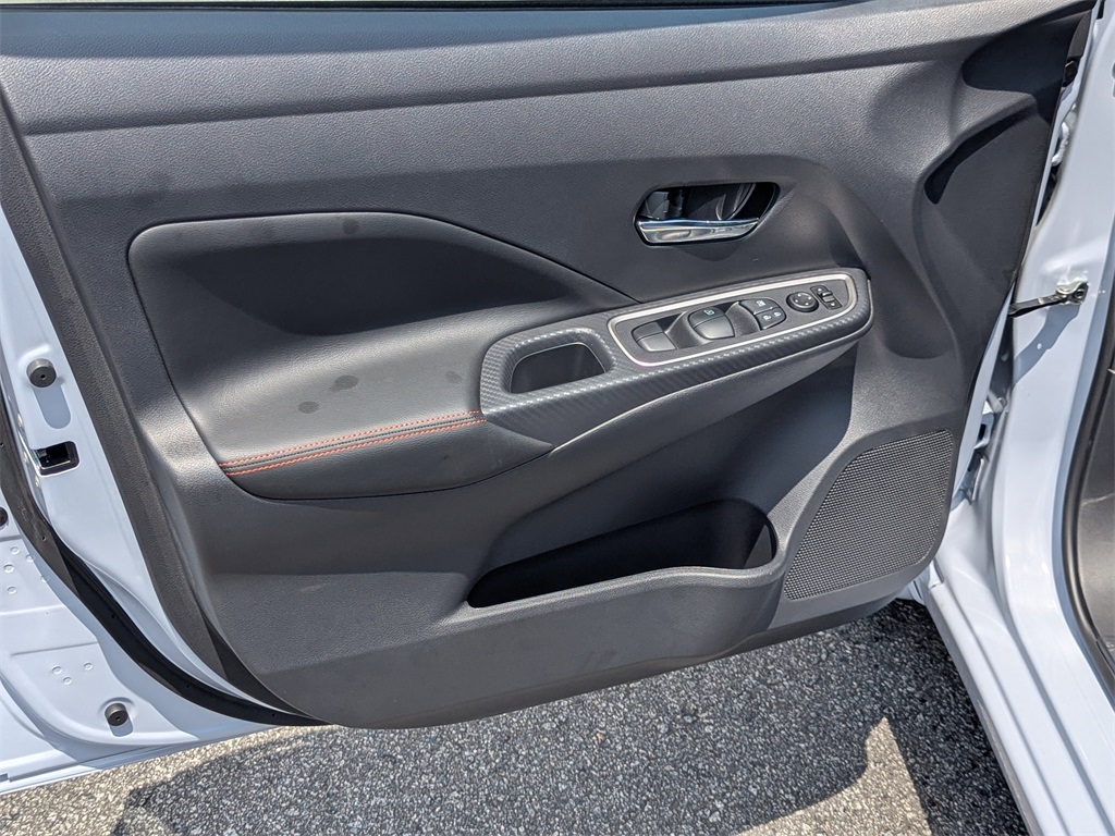 Vehicle image 18 of 20