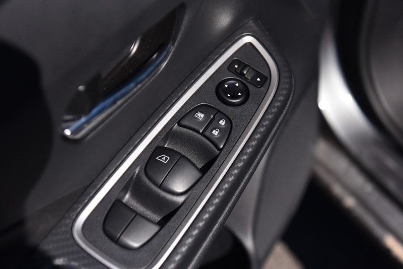 Vehicle image 8 of 22