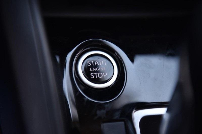 Vehicle image 14 of 22