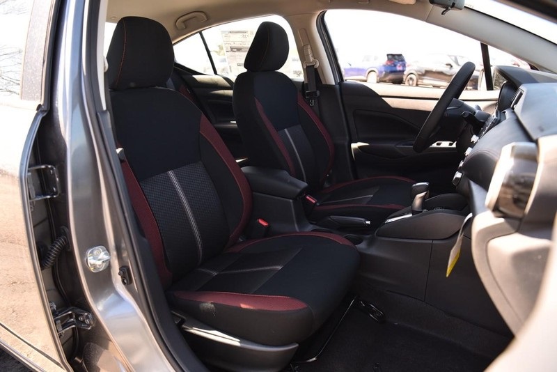 Vehicle image 18 of 22