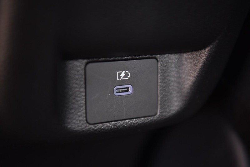 Vehicle image 20 of 22