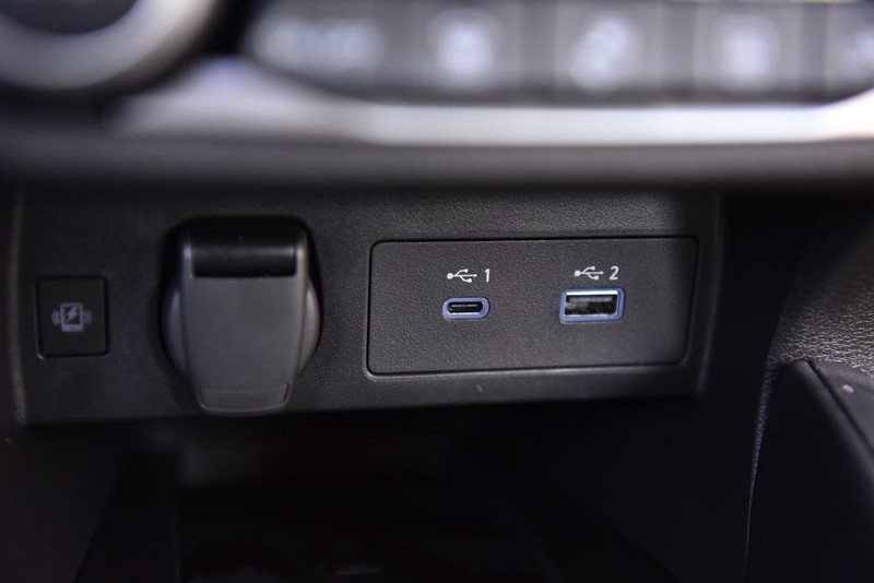 Vehicle image 13 of 22