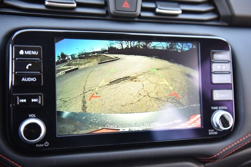 Vehicle image 11 of 22