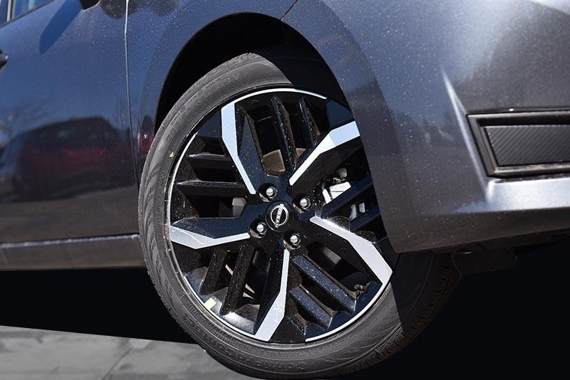 Vehicle image 6 of 22