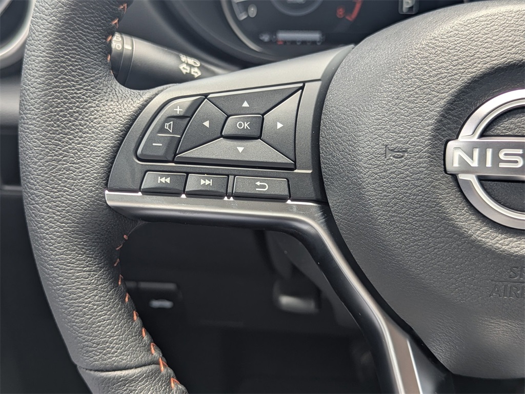 Vehicle image 14 of 23
