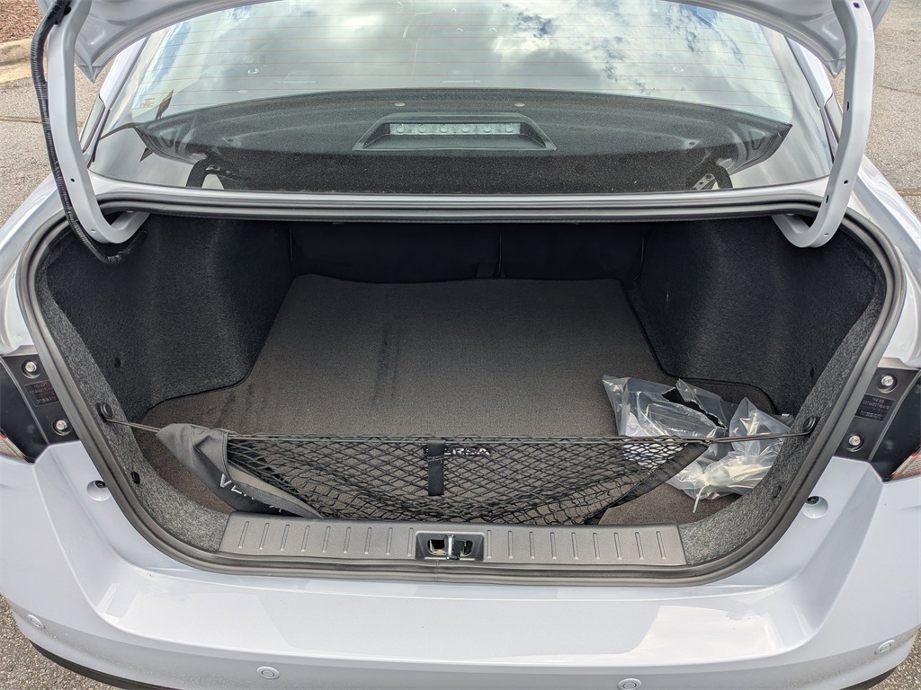 Vehicle image 11 of 23