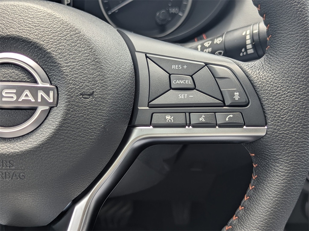 Vehicle image 21 of 23