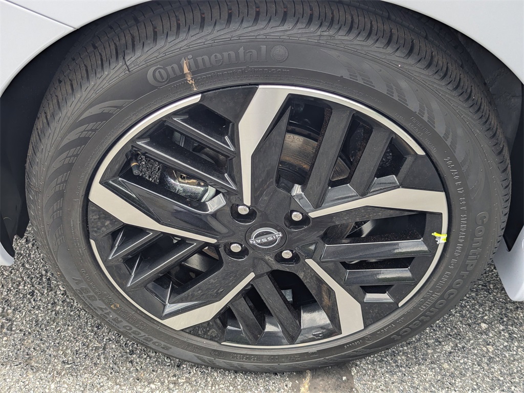 Vehicle image 10 of 23