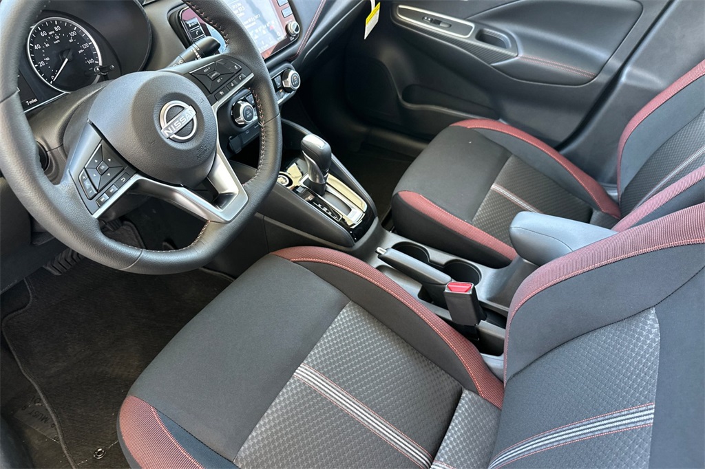 Vehicle image 13 of 23