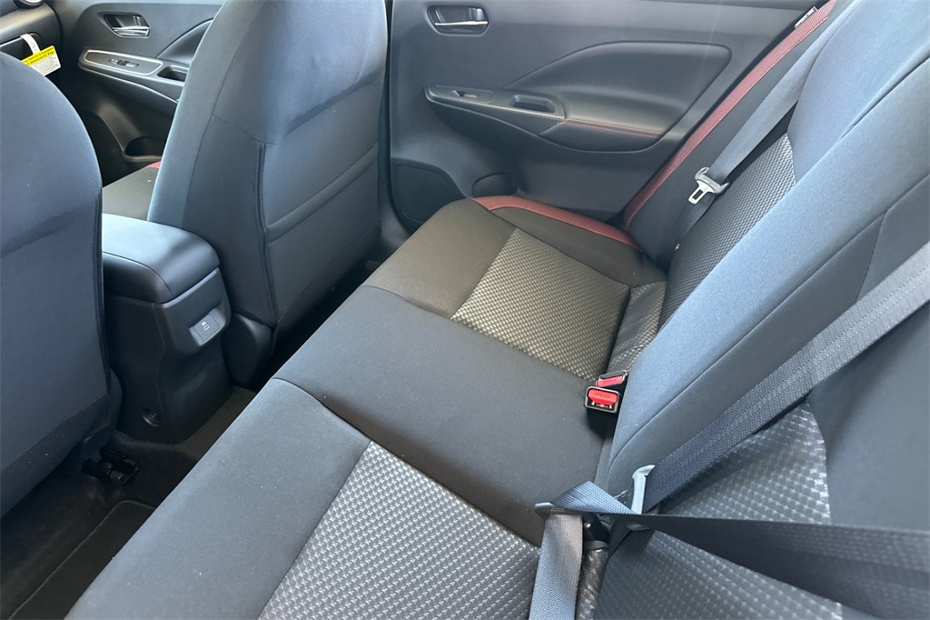 Vehicle image 7 of 23