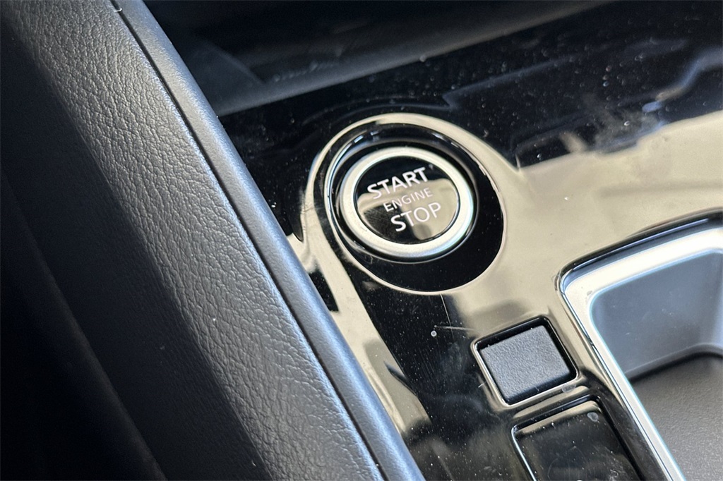Vehicle image 21 of 23