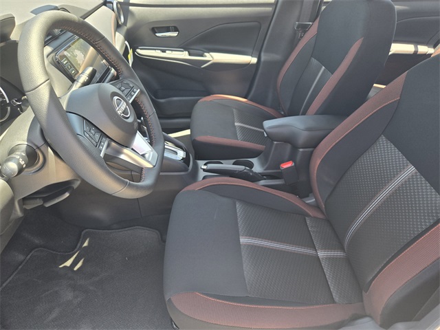 Vehicle image 11 of 21