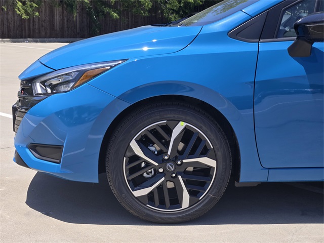 Vehicle image 7 of 21