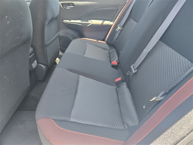 Vehicle image 10 of 21