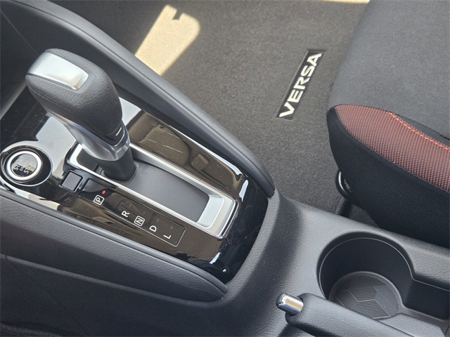 Vehicle image 16 of 21