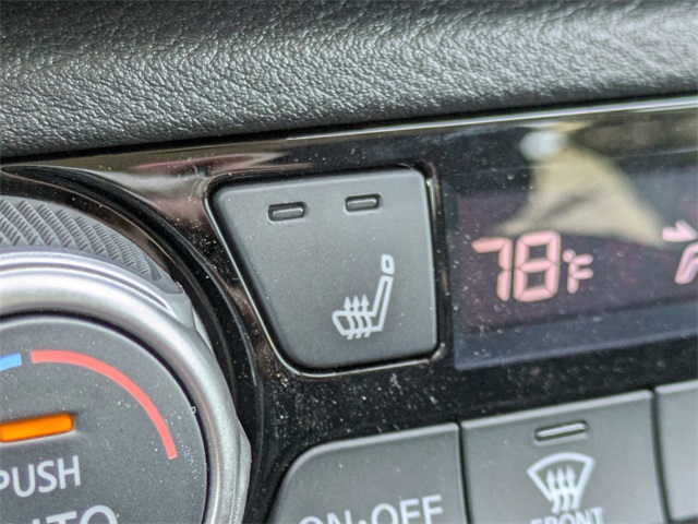 2025 Nissan Versa SR Image 18 of 27