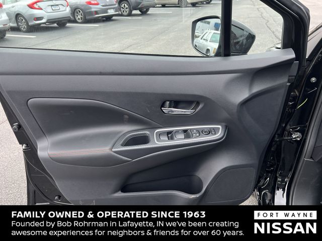 Vehicle image 33 of 37