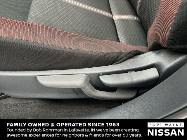 Vehicle image 27 of 37