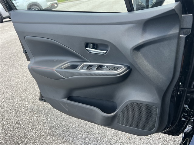 Vehicle image 17 of 28