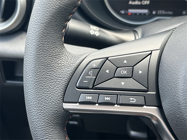 Vehicle image 26 of 28