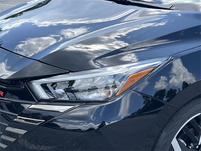 Vehicle image 21 of 28