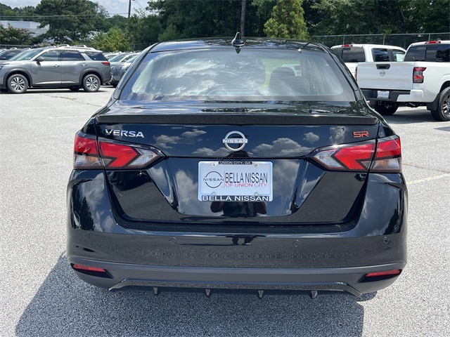 Vehicle image 10 of 28