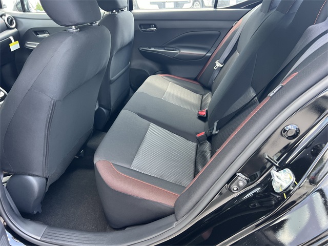 Vehicle image 11 of 28