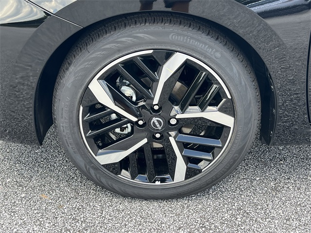 Vehicle image 7 of 28