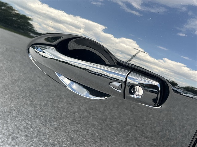 Vehicle image 20 of 28