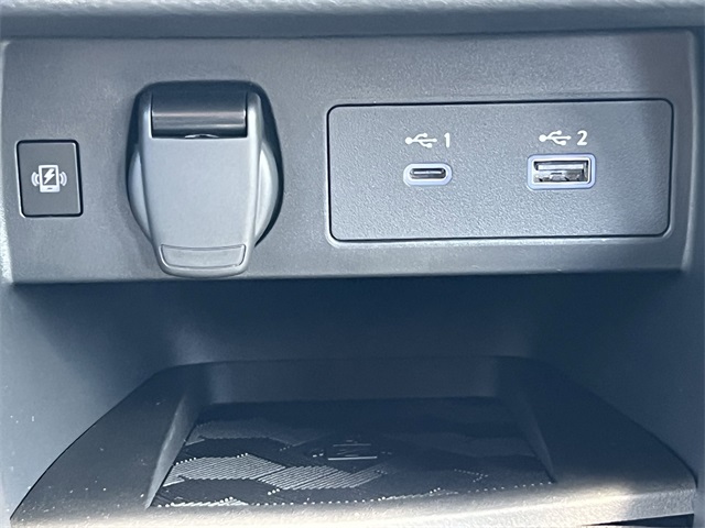 Vehicle image 9 of 28