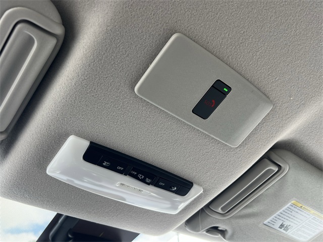 Vehicle image 27 of 30