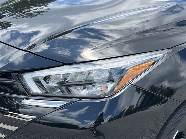 Vehicle image 25 of 30