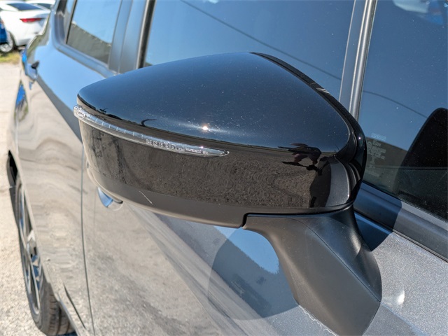 2025 Nissan Versa SR Image 26 of 27